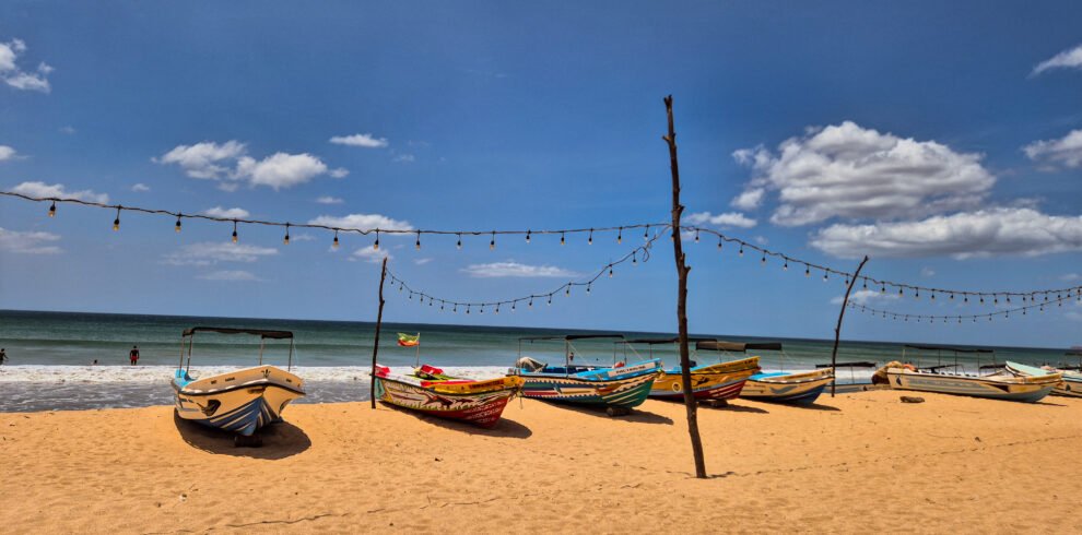 Best beach trips & tours with H Tours Ceylon