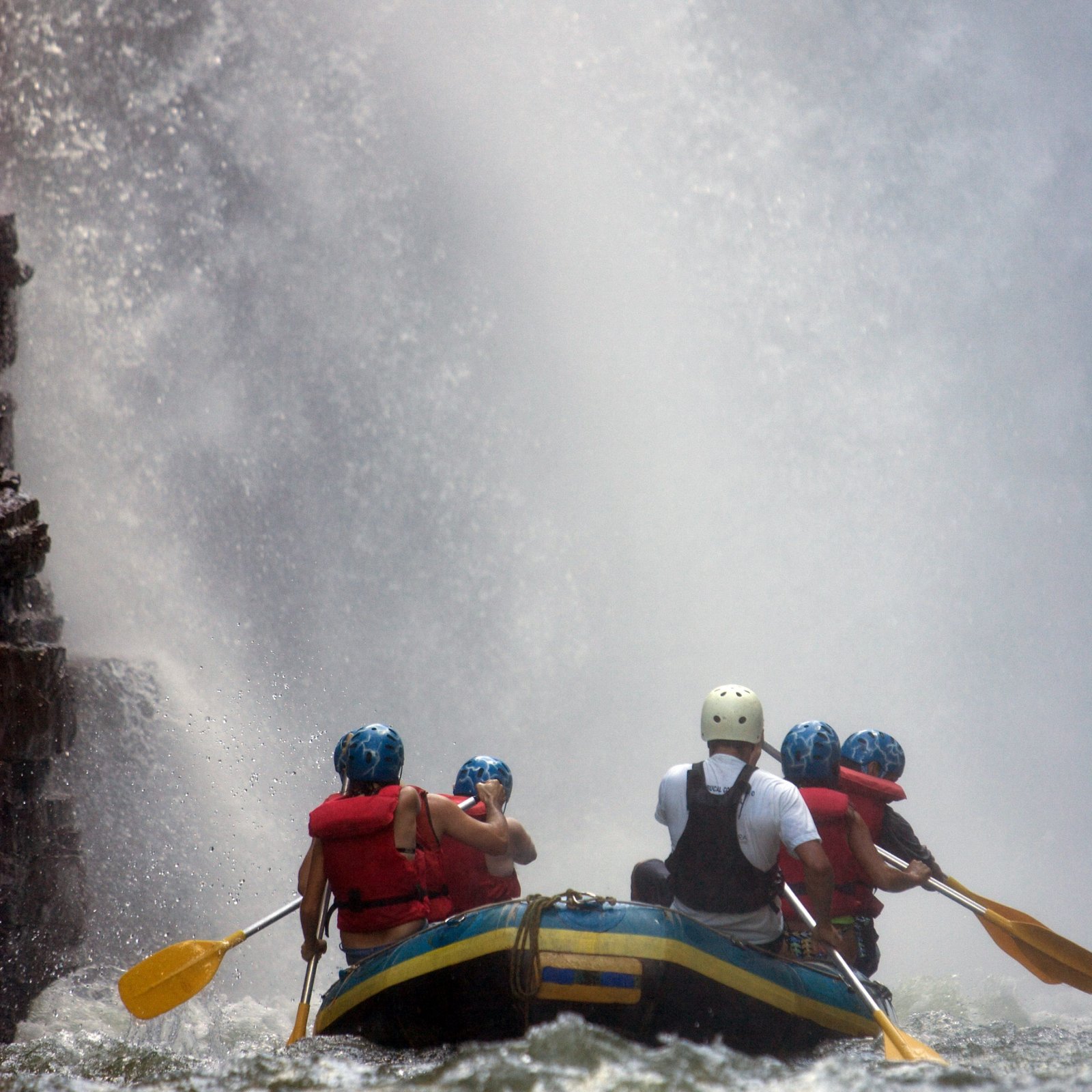 water-rafting-visit-sri-lanka-tour-packages