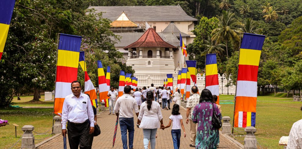 Kandy city tours with Scared tooth relic